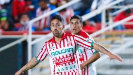Jorge Valdivia, Nicolás Castillo y Angelo Araos sufrieron en derrota de Necaxa en el debut por la liga mexicana