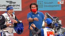 Piloto español pidió matrimonio a compañera de equipo en el podio final del Dakar