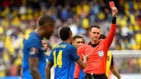 Un gol, patadones y dos expulsados: El vibrante y accidentado inicio del Ecuador-Brasil