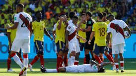 Gianluca Lapadula terminó con su nariz desfigurada en triunfo de Perú sobre Colombia