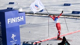 El ruso Alexander Bolshunov ganó oro en los 30 kilómetros de esquiatlón en los Juegos Olímpicos de Invierno