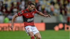 Mauricio Isla fue titular en trabajada victoria de Flamengo por el Campeonato Carioca
