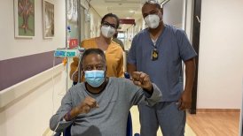 Pelé volvió a ser hospitalizado para continuar con tratamiento