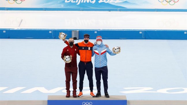 El campeón europeo Thomas Krol ganó el oro en los 1.000 metros del patinaje de velocidad en Beijing 2022