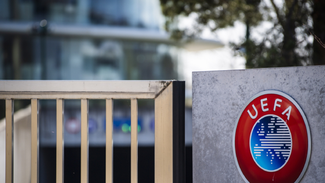La UEFA rompió su vínculo publicitario con Gazprom, compañía energética rusa
