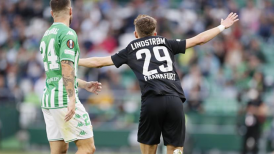 Claudio Bravo evitó una goleada: Betis cayó como local ante Eintracht Frankfurt en Europa League