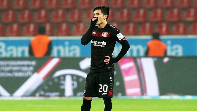 Medio alemán aseguró que Leverkusen analiza la salida de Charles Aránguiz