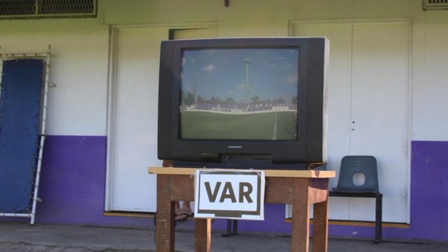 Sacachispas llevó un televisor para tener su propio VAR