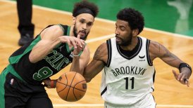 NBA multó con 50.000 dólares a Kyrie Irving por "gestos obscenos" a hinchas de Boston Celtics