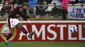 Flamengo golpeó de entrada a la UC con un zurdazo de Gabigol