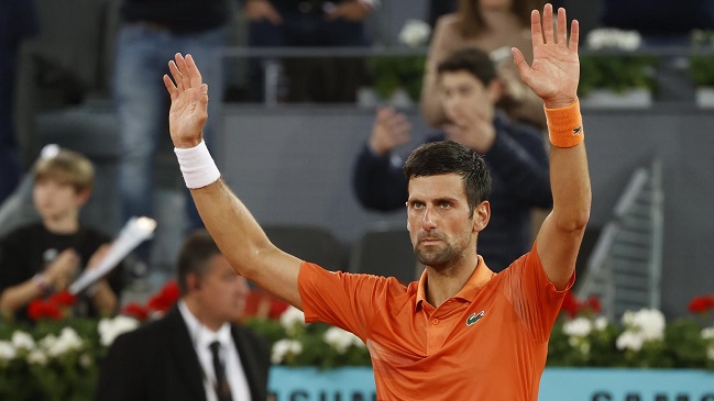 Novak Djokovic dio un sólido paso en Madrid con victoria sobre Hubert Hurkacz