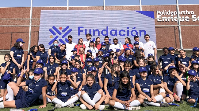 Fundación Luksic inauguró programa de Escuelas de Hockey para niñas