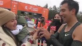 ¡Qué romántico! Competidor del Maratón de Santiago pidió matrimonio en la meta