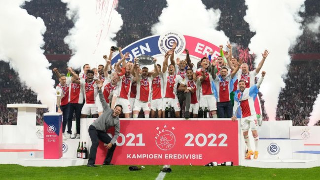 Ajax conquistó su trigésimo sexto título en la liga de Países Bajos tras golear a Heerenveen