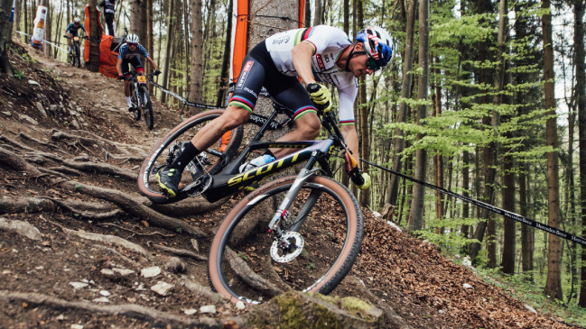 Martín Vidaurre logró su tercer triunfo en Copa del Mundo sub 23 de mountain bike en República Checa
