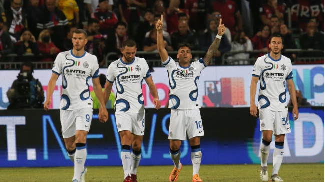 L’Inter ha battuto il Cagliari con in campo Alexis e ha esteso all’ultima giornata la definizione dello scudetto