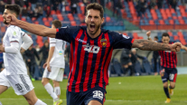 Joaquín Larrivey salvó a Cosenza del descenso a la Serie C italiana con un doblete