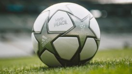La pelota de la final de la Champions League tendrá la palabra "paz"
