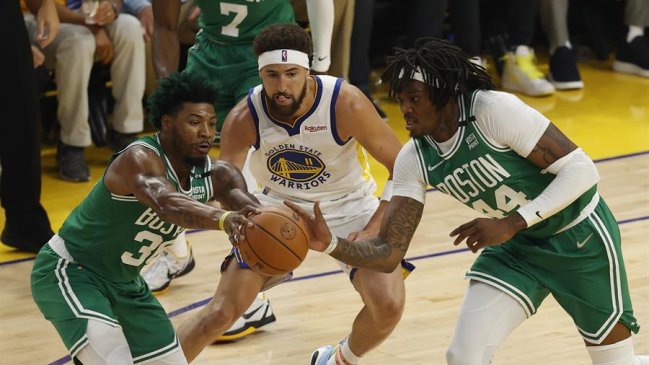 Boston Celtics golpeó primero en la Finales de la NBA y venció a domicilio a Golden State Warriors