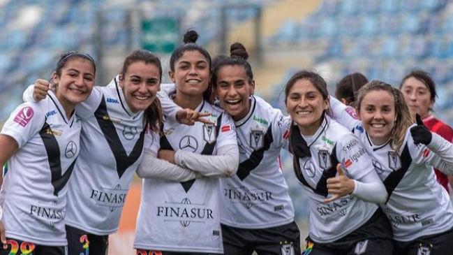 Santiago Morning se mantuvo firme en la cima del Campeonato Femenino al aplastar por 8-0 a Huachipato