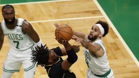 Boston Celtics y Golden State Warriors chocan en el cuarto partido de las Finales de la NBA