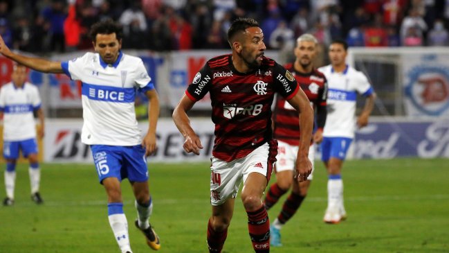 Ex defensor de Flamengo alabó a Isla: Mostró calidad, experiencia y técnica