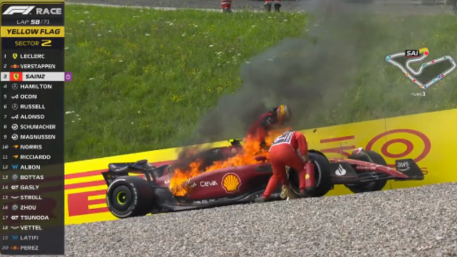 ¡Qué susto! Carlos Sainz salió ileso luego que su Ferrari se incendiara durante el GP de Austria