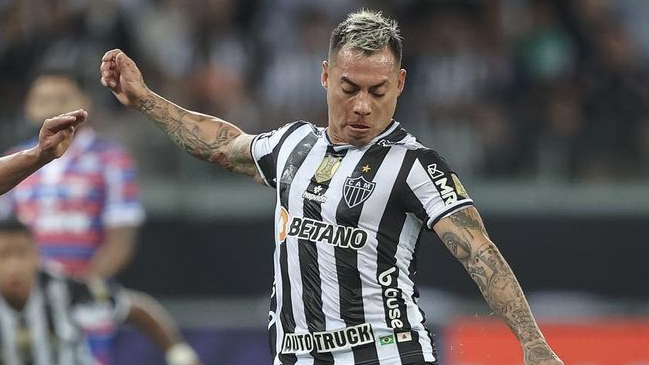 Eduardo Vargas fue titular en agónica derrota de A. Mineiro contra A. Paranaense