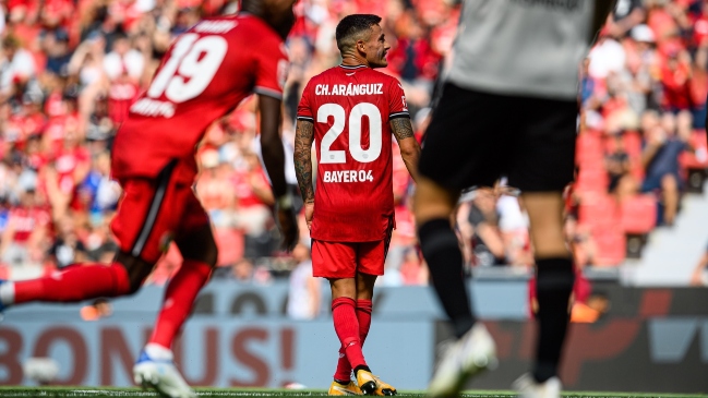 Golazo de Charles Aránguiz fue insuficiente en caída de Bayer Leverkusen