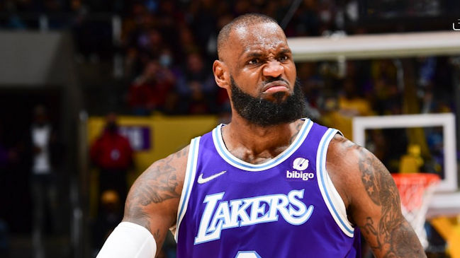 LeBron James extendió su vínculo con Los Angeles Lakers por dos años