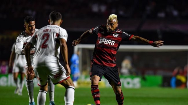 Flamengo de Arturo Vidal enfrenta a Sao Paulo por el paso a la final de la Copa de Brasil