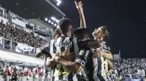 Atlético Mineiro de Eduardo Vargas impuso sus condiciones en triunfo ante Santos