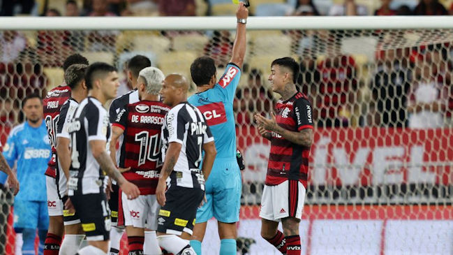 Erick Pulgar tuvo un correcto desempeño en triunfo de Flamengo sobre Santos en el Brasileirao