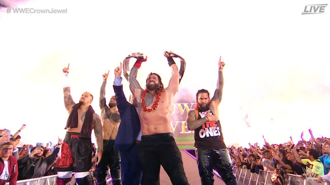 Roman Reigns venció a Logan Paul y retuvo el título universal indiscutible en WWE Crown Jewel