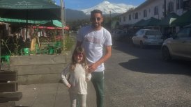 Mauricio Isla disfruta de sus vacaciones con una de sus hijas en Pucón