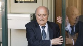 Blatter aboga por indemnizar a víctimas de construcción de estadios en Qatar