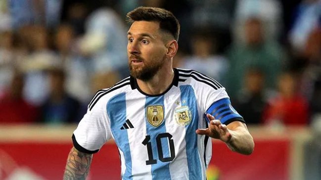 Lionel Messi llegó a Abu Dhabi para sumarse a la selección argentina