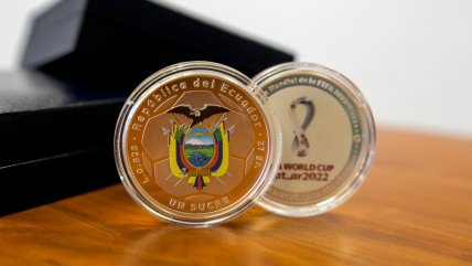 Banco Central de Ecuador presentó una moneda coleccionable por la participación en Qatar 2022