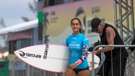 Surfista chilena Rafaella Montesi: Espero aprender lo máximo de Adriano de Souza