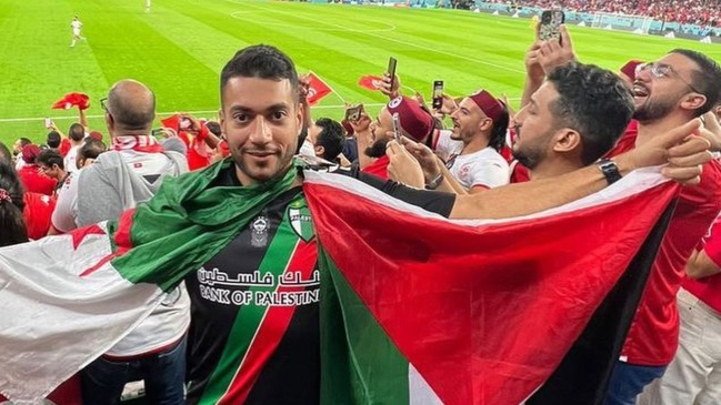 Hincha usó camiseta de Palestino en partido del Mundial