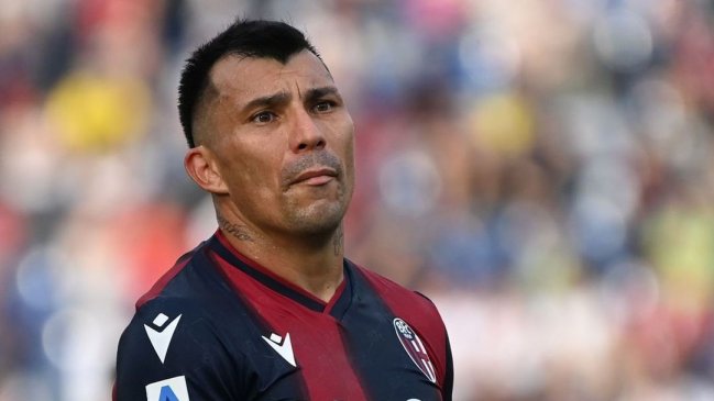 Jugador de Bologna recordó incidente de Medel con barristas en Italia: "Tuvieron que retenerlo"