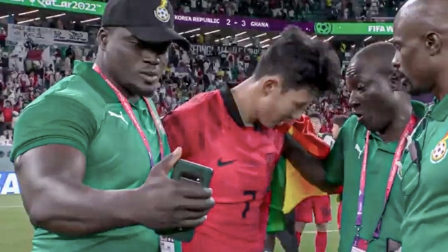 ¡Increíble! Integrante del cuerpo técnico ghanés se tomó una selfie con Son llorando