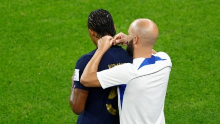 Jules Koundé jugó 41 minutos con una cadena de oro ante Polonia