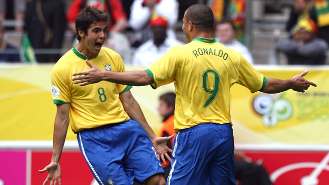 Kaká apuntó a la hinchada de Brasil: Allá, Ronaldo es solo un gordo caminando en la calle
