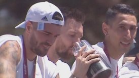 Lionel Messi causó furor al beber fernet de una jarra en la celebración en Argentina
