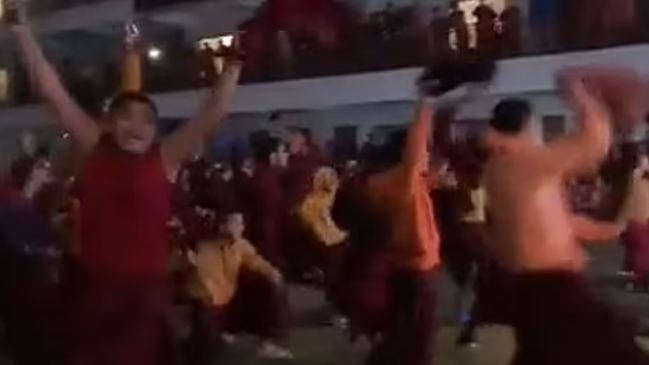 Monjes tibetanos vibraron con la conquista de Argentina en el Mundial de Qatar 2022