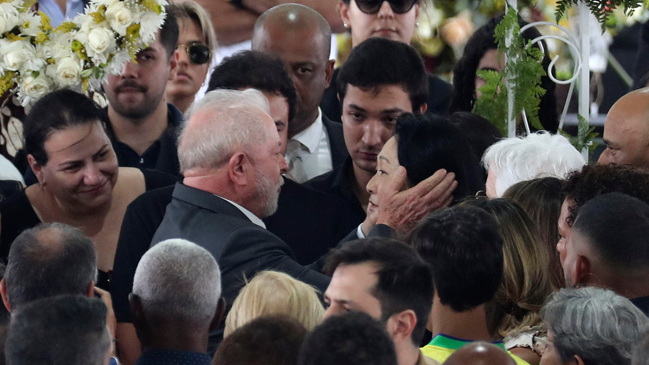 Lula da Silva visitó y rindió homenaje a Pelé en la capilla ardiente de Vila Belmiro