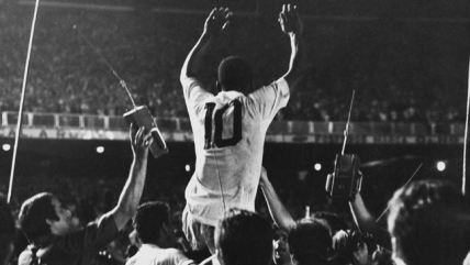 Alcalde de Río de Janeiro anunció que la avenida en torno al Maracaná será renombrada "Pelé"