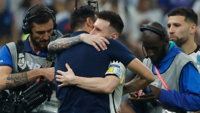 Scaloni: "Entre Maradona y Messi me quedo con Leo, el mejor de la historia"