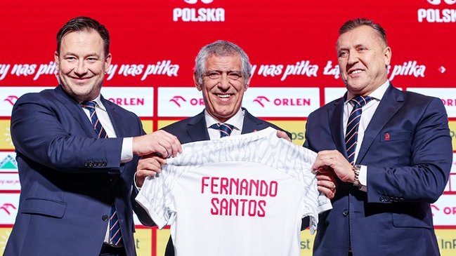 El exentrenador de Portugal Fernando Santos fue presentado como técnico de Polonia